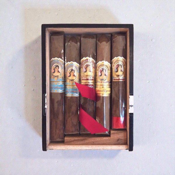 LA AROMA DEL CARIBE 5 CIGAR SAMPLER — Rhein 1905
