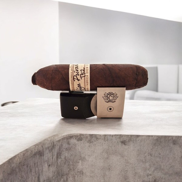 DREW ESTATE LIGA PRIVADA T52 FLYING PIG — Rhein 1905