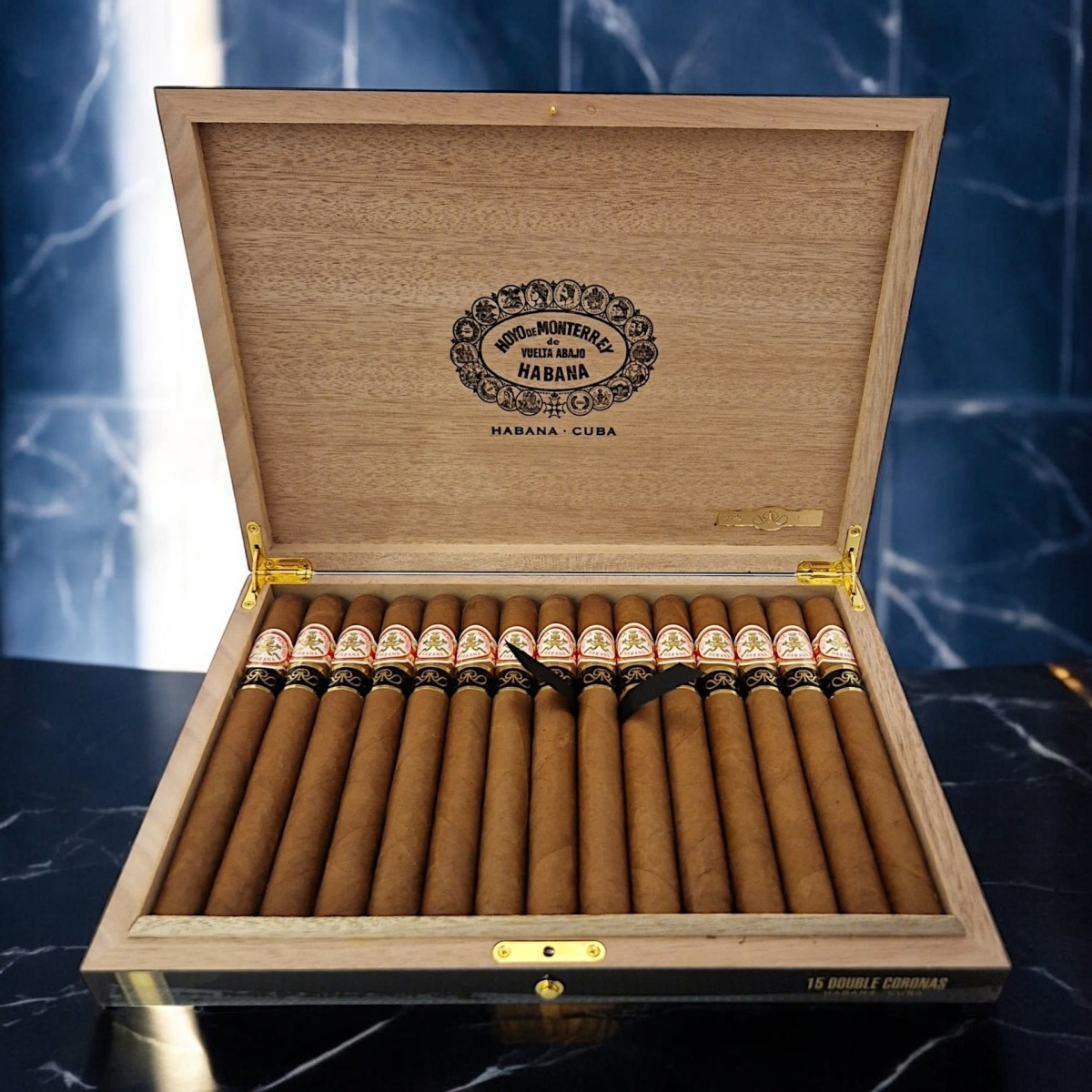HOYO DE MONTERREY DOUBLE CORONA GRAN RESERVA FULL BOX 15'S — Rhein 1905