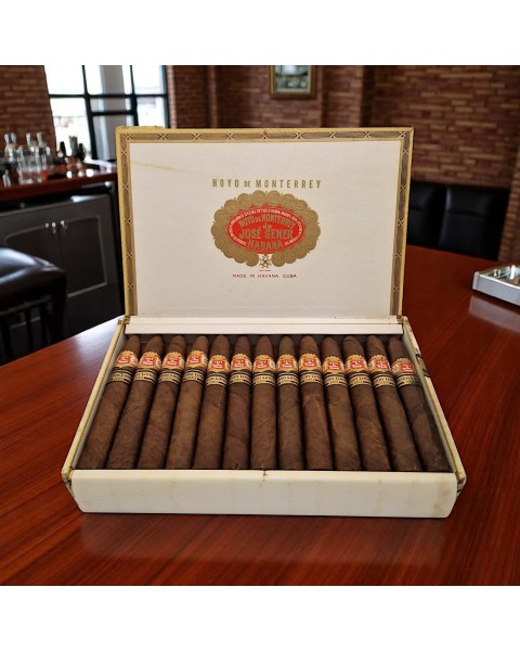 HOYO DE MONTERREY PIRAMIDES EL 2003 - BOX 25'S — Rhein 1905