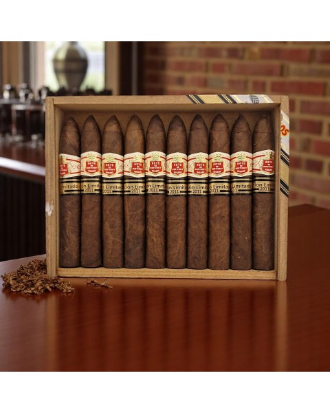 HOYO DE MONTERREY SHORT PIRAMIDES EL 2011 - BOX 10'S — Rhein 1905