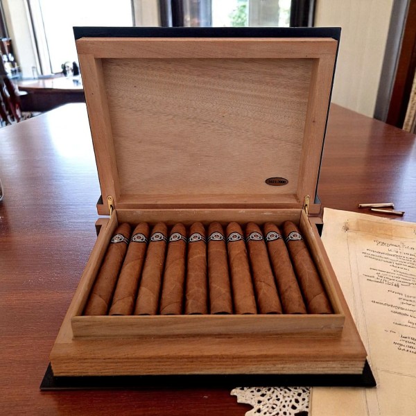 MONTECRISTO GRAN PIRAMIDES BOOK 20'S — Rhein 1905