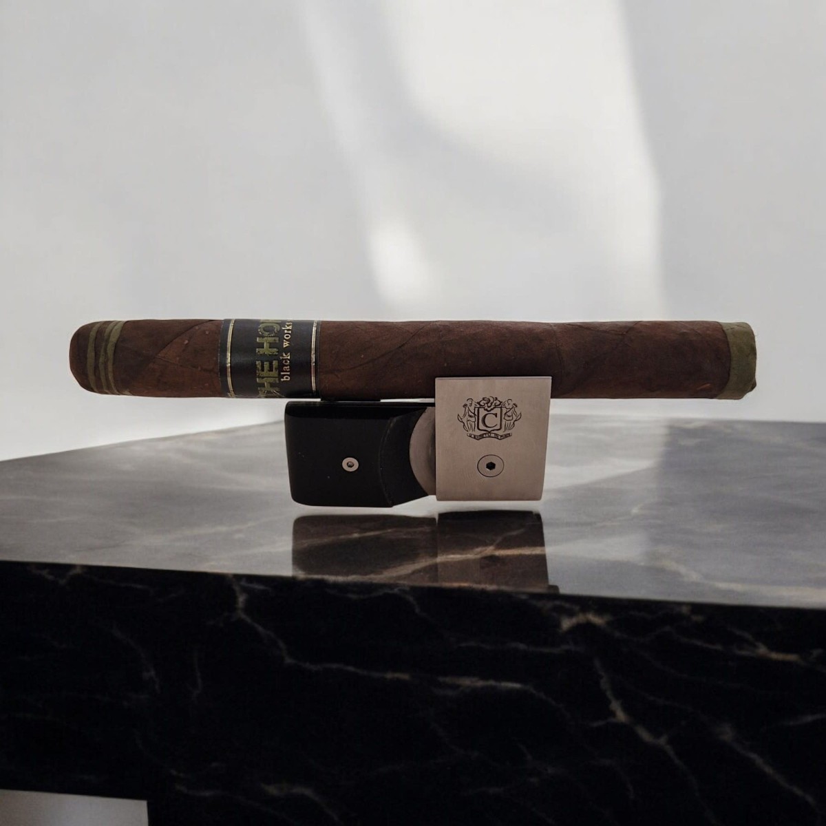 BLACK LABEL HORNET CORONA LARGA — Rhein 1905