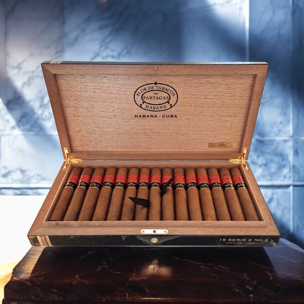 PARTAGAS  SERIE E2 GRAN RESERVA / 15'S — Rhein 1905