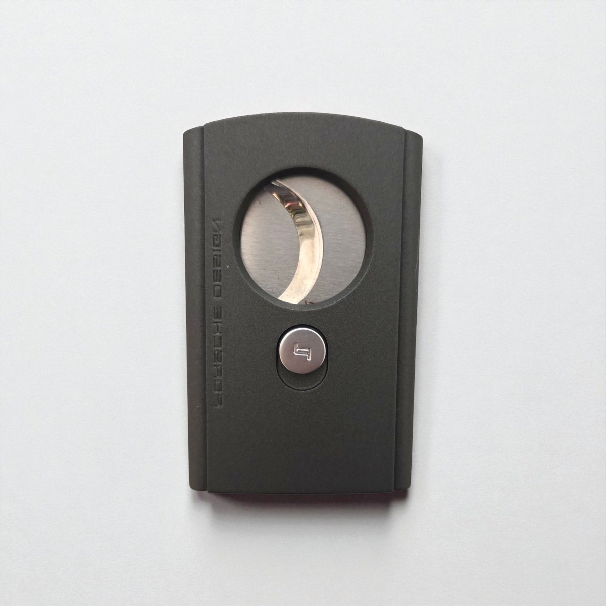 PORSCHE DESIGN P3621/02 CUTTER 60 GRAU — Rhein 1905