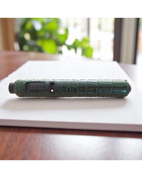 RHEIN LIGHTER WITH CROCODILE LEATHER GREEN — Rhein 1905