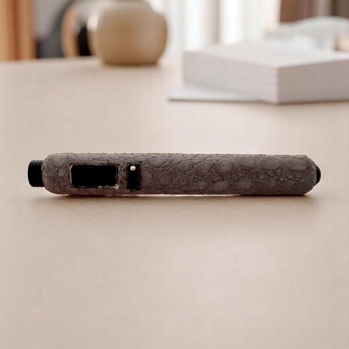 RHEIN LIGHTER WITH CROCODILE LEATHER GREY — Rhein 1905
