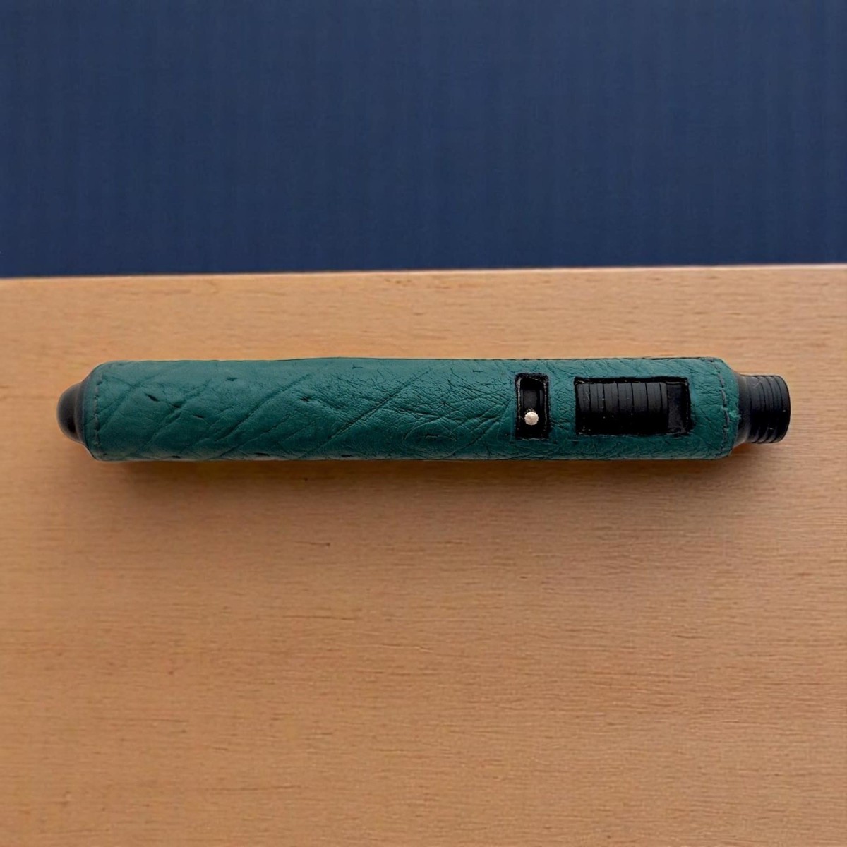 RHEIN LIGHTER WITH OSTRICH LEATHER GREEN — Rhein 1905