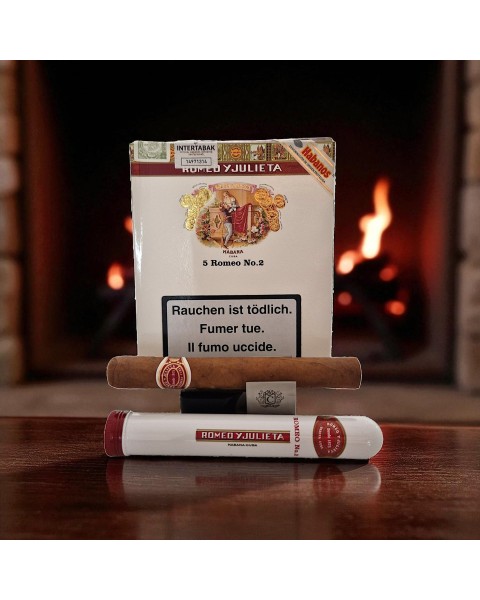 ROMEO Y JULIETA N°2 TUBOS CARDBOX /5 — Rhein 1905